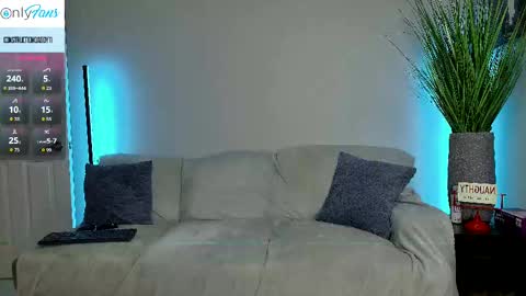 ConstructionDaddy and Lady Luna online show from October 6, 4:32 am