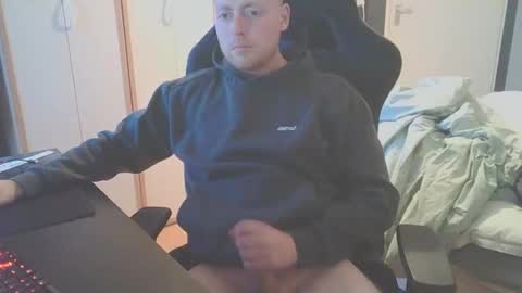 Snapshot of dae5 chatting on December 14, 3:06 pm Dae5 online show from December 14, 3:06 pm