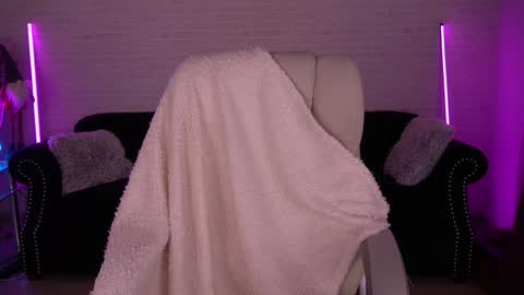 Snapshot of daenerys_daen chatting on January 6, 8:14 am daenerys_daen online show from January 6, 8:14 am