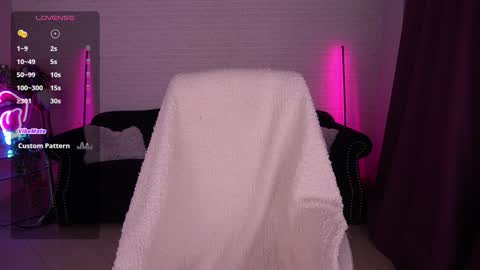 Snapshot of daenerys_daen chatting on February 4, 8:24 am daenerys_daen online show from February 4, 8:24 am