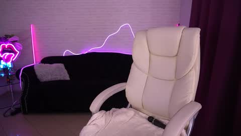 Snapshot of daenerys_daen chatting on September 20, 7:42 am daenerys_daen online show from September 20, 7:42 am