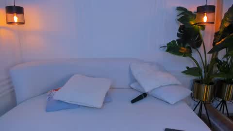 dafne_hillss online show from October 1, 12:38 am