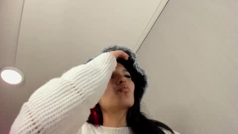 dafne huges online show from December 24, 9:33 pm