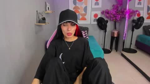 dafne huges online show from January 31, 8:12 pm