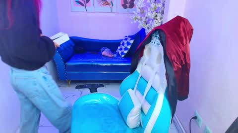 dafne huges online show from September 16, 7:04 pm