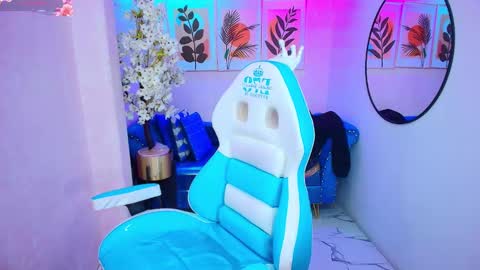 dafne huges online show from November 27, 7:49 pm