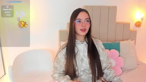 Snapshot of dafnevega chatting on November 18, 1:26 pm Dafne online show from November 18, 1:26 pm