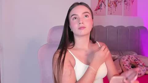 Snapshot of dafnevega chatting on November 25, 1:55 pm Dafne online show from November 25, 1:55 pm