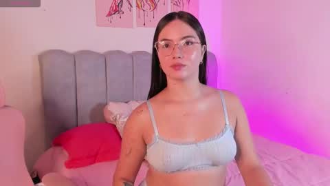 Snapshot of dafnevega chatting on November 26, 1:45 pm Dafne online show from November 26, 1:45 pm