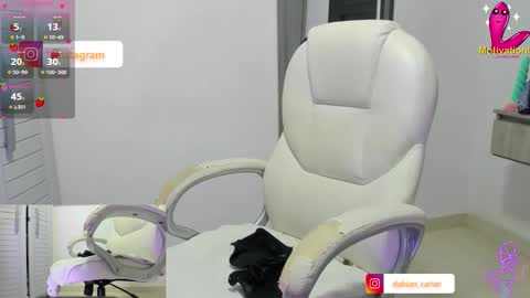 Snapshot of dahian_carter chatting on February 12, 10:43 am Dahian online show from February 12, 10:43 am