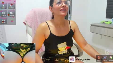 Snapshot of dahian_carter chatting on February 18, 10:33 am Dahian online show from February 18, 10:33 am