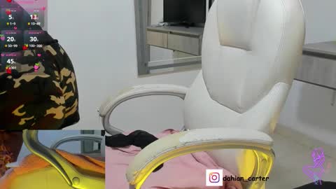 Snapshot of dahian_carter chatting on February 20, 10:38 am Dahian online show from February 20, 10:38 am