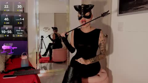  D A I L A  online show from October 31, 6:31 pm