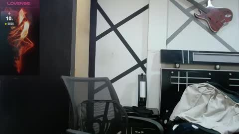 Snapshot of daimon_rock01 chatting on September 29, 5:56 am felipe online show from September 29, 5:56 am