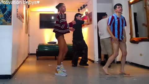 daiquirie online show from April 19, 6:10 pm