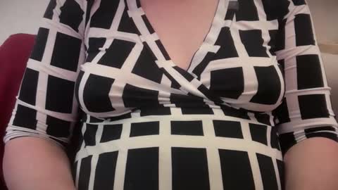 Snapshot of dairystation chatting on April 25, 2:14 pm Mx Mommy Moo online show from April 25, 2:14 pm
