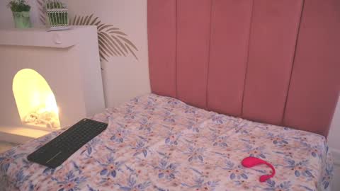 Lauren            online show from March 6, 3:45 pm