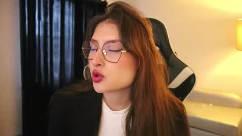 Lauren            online show from November 14, 3:33 pm