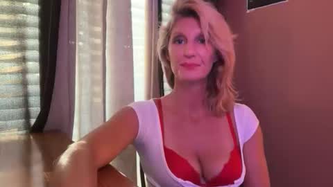 Snapshot of daisy9kat chatting on December 16, 8:58 pm Daisy137 online show from December 16, 8:58 pm