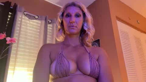 Daisy137 online show from March 23, 7:07 pm