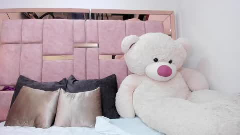 Daisy Bloom online show from June 4, 12:33 pm