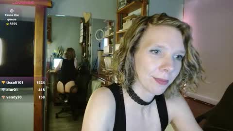 Snapshot of daisy_lovely chatting on October 20, 4:24 am daisy_lovely online show from October 20, 4:24 am