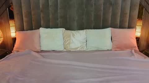 daisydelight_ online show from September 12, 8:20 pm