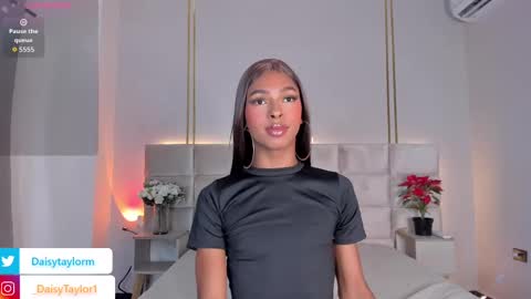 Snapshot of daisytaylor_ chatting on November 24, 12:27 pm Daisy online show from November 24, 12:27 pm