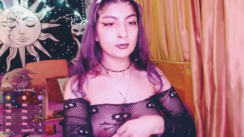 Snapshot of dak_7 chatting on January 7, 12:13 am    --  -- help me reach 100 hands up  online show from January 7, 12:13 am