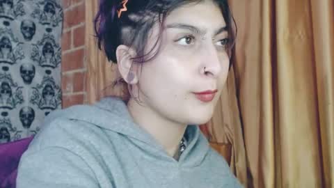 Snapshot of dak_7 chatting on February 9, 6:33 am    --  -- help me reach 100 hands up  online show from February 9, 6:33 am