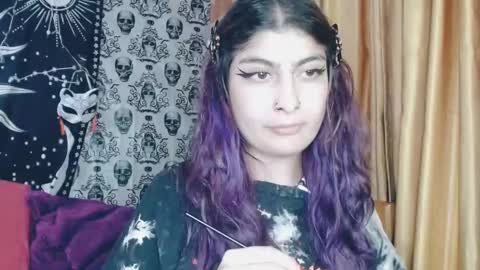 Snapshot of dak_7 chatting on March 9, 5:11 am    --  -- help me reach 100 hands up  online show from March 9, 5:11 am