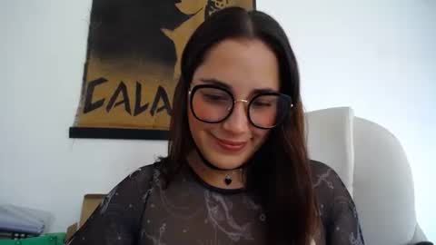 IG  dakotasofiaa online show from February 5, 7:40 pm