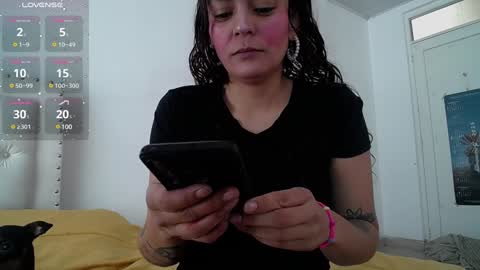 Snapshot of dakota_and_aron chatting on January 23, 2:17 pm Dakota and Aron online show from January 23, 2:17 pm