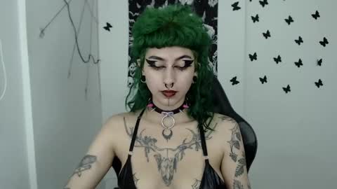 Snapshot of dakota_krall_ chatting on December 12, 5:31 am dakota online show from December 12, 5:31 am