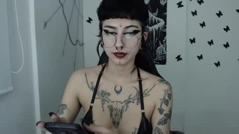 Snapshot of dakota_krall_ chatting on January 29, 7:57 am dakota online show from January 29, 7:57 am