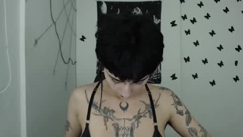 Snapshot of dakota_krall_ chatting on February 13, 2:45 am dakota online show from February 13, 2:45 am