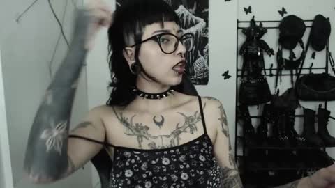 Snapshot of dakota_krall_ chatting on October 24, 3:25 am dakota online show from October 24, 3:25 am