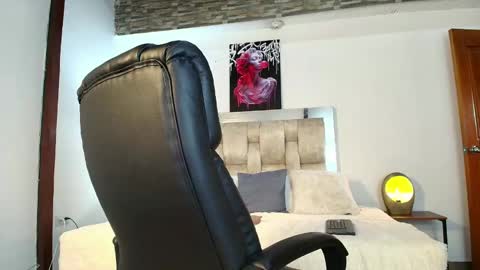 dakotarobbins_ online show from December 29, 3:24 pm