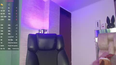 dakotarobbins_ online show from November 26, 5:47 pm