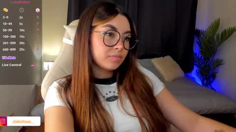 dakottaa__ online show from September 24, 11:41 pm