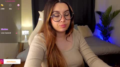 Snapshot of dakottaa__ chatting on October 21, 11:38 pm dakottaa__ online show from October 21, 11:38 pm