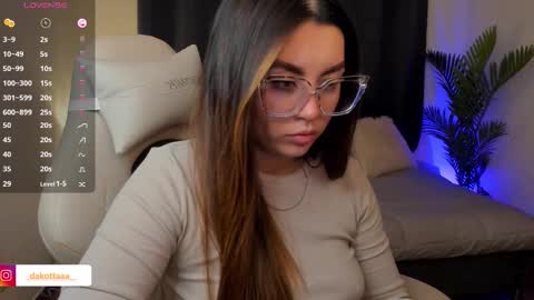 Snapshot of dakottaa__ chatting on November 27, 12:35 am dakottaa__ online show from November 27, 12:35 am