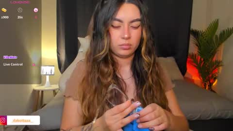 dakottaa__ online show from March 24, 11:43 pm