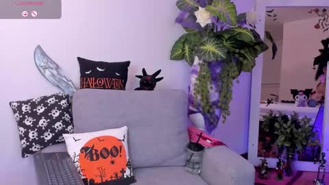 Snapshot of dakottahill chatting on October 31, 8:48 am   online show from October 31, 8:48 am