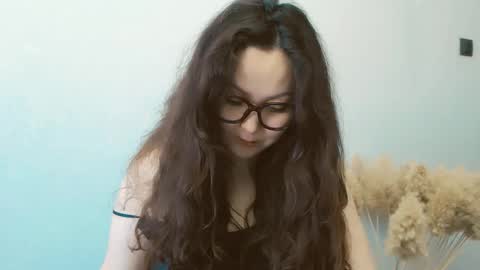 Snapshot of dalidayes chatting on December 4, 6:33 am Dali online show from December 4, 6:33 am