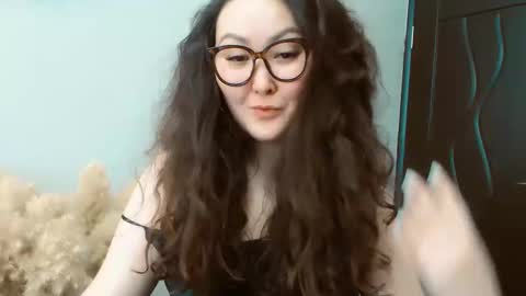 Snapshot of dalidayes chatting on January 17, 5:53 am Dali online show from January 17, 5:53 am