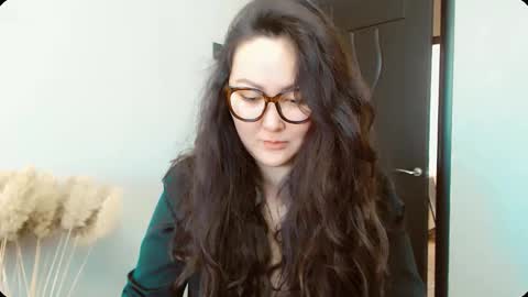 Snapshot of dalidayes chatting on November 16, 5:24 am Dali online show from November 16, 5:24 am