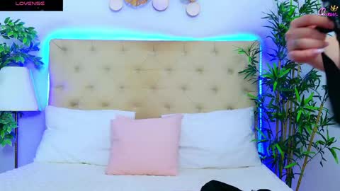 daliyaa_ online show from April 17, 11:57 am