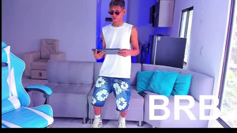 Snapshot of damar_felipe chatting on February 21, 5:35 am damar_felipe online show from February 21, 5:35 am