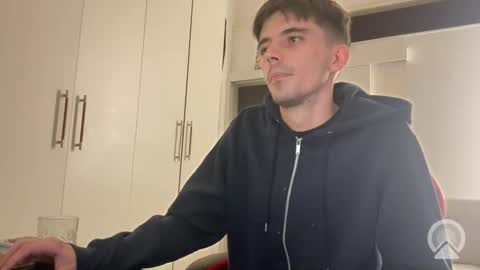 Snapshot of damebastille93 chatting on October 18, 10:32 pm OnlyEry online show from October 18, 10:32 pm